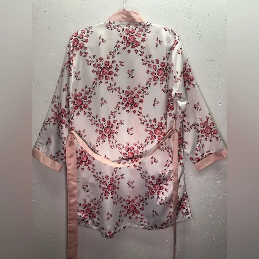 Morgan Lane pink and white floral robe - Picture 4 of 6